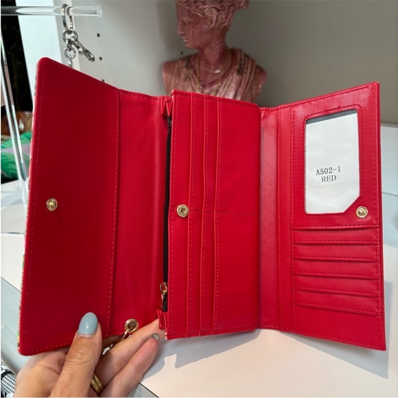 #134 - Betsey Johnson Red and Cream Quilted Floral Wristlet - Picture 5 of 5